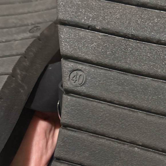 Black and gold sandals - Picture 3 of 3